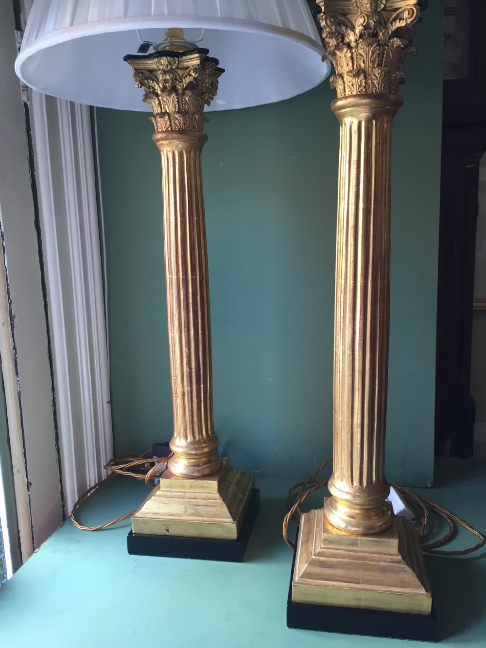 magnificent pair of late c19th carved giltwood corinthian column tablelamps