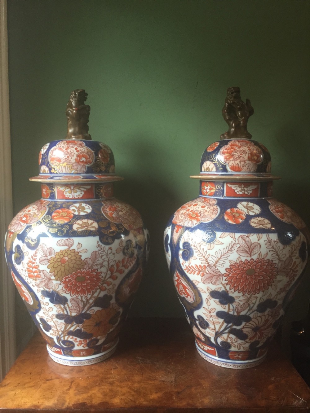 fine pair of c18th japanese imari pattern porcelain vases and covers