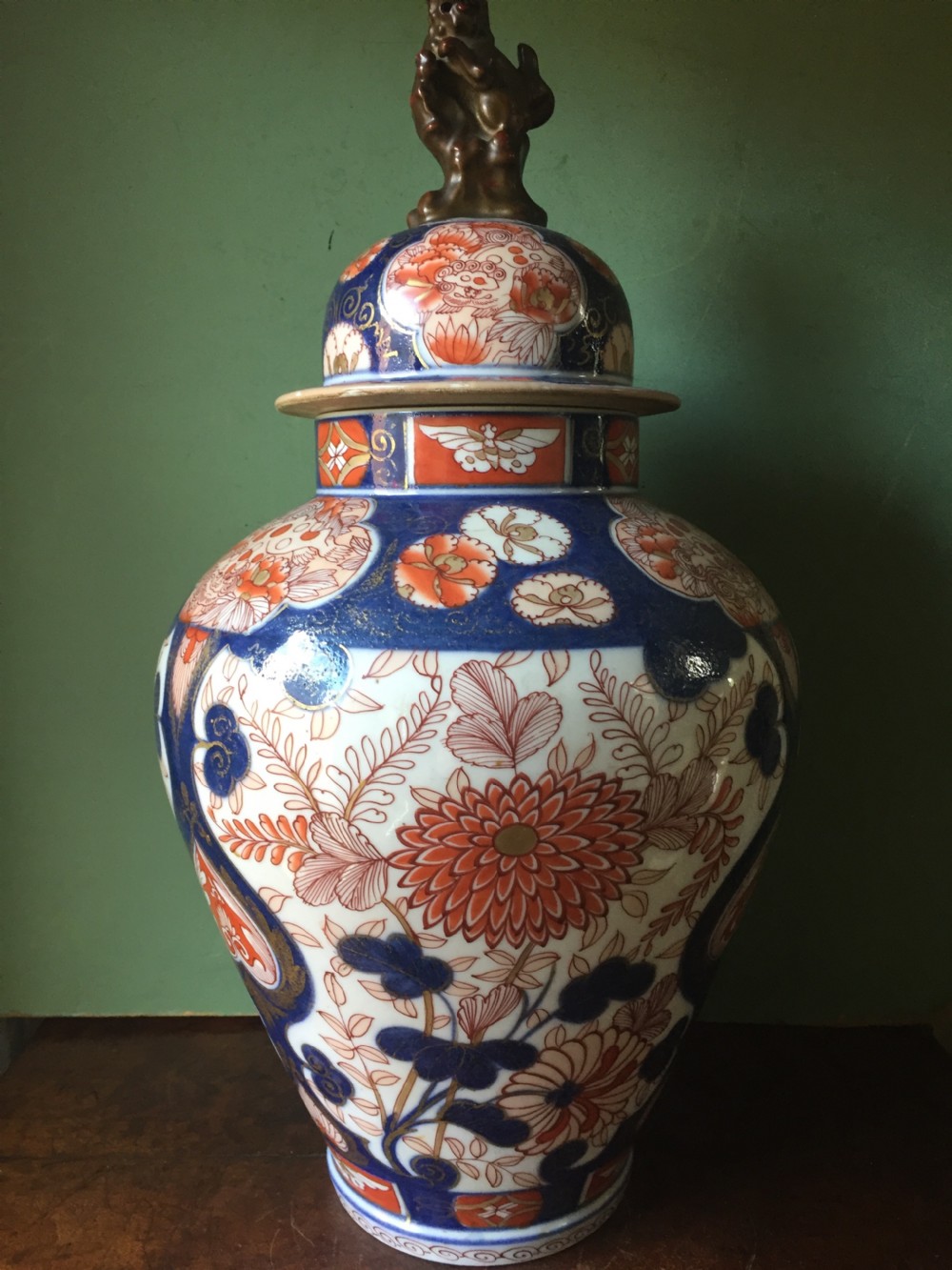c18th japanese imari pattern porcelain vase and cover