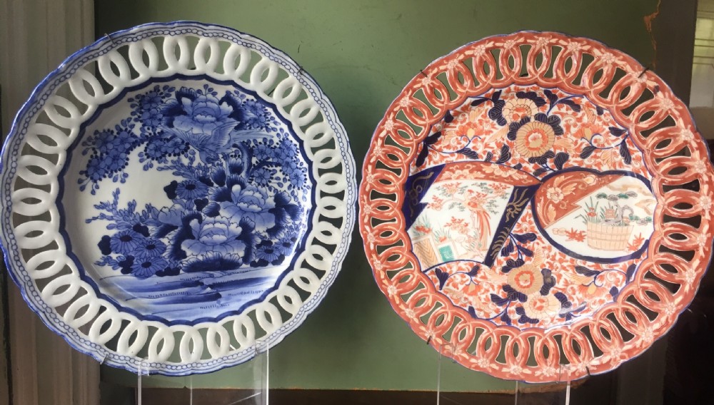 matched pair of late c19th japanese imari porcelain chargers of identical size and shape