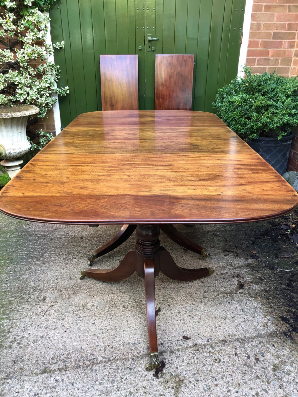 late c19th early c20th regencystyle mahogany three pillar pedestal dining table of highly flexible and adaptable format