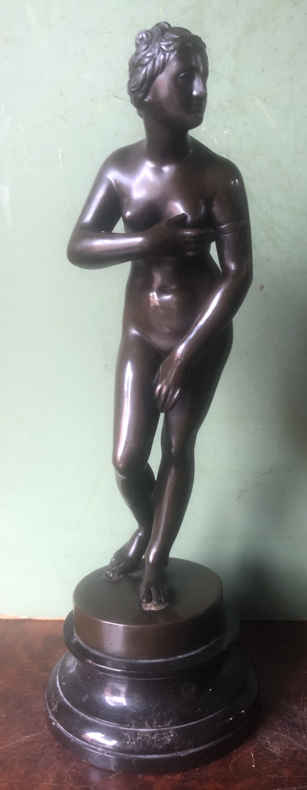 c19th italian classical bronze sculpture venus pudica on a marble base