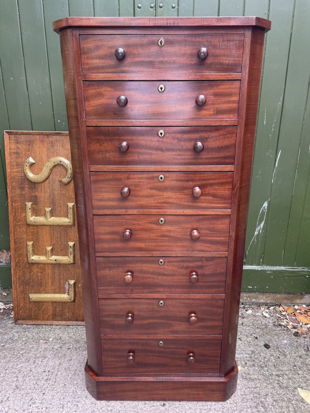 fine quality early c19th george iv period mahogany pedestal chest of 8 drawers