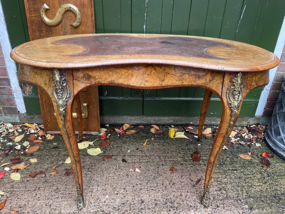 FINE QUALITY MID C19TH ORMOLUMOUNTED BURR AND FIGURED WALNUT KIDNEYSHAPED WRITING TABLE OR BUREAUPLAT fine quality mid c19th ormolumounted burr and figured walnut kidneyshaped writing table or bureauplat