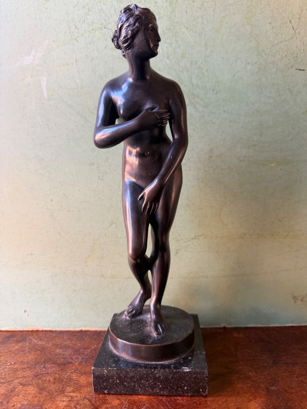 mid c19th italian grand tour souvenir bronze sculpture of venus pudica